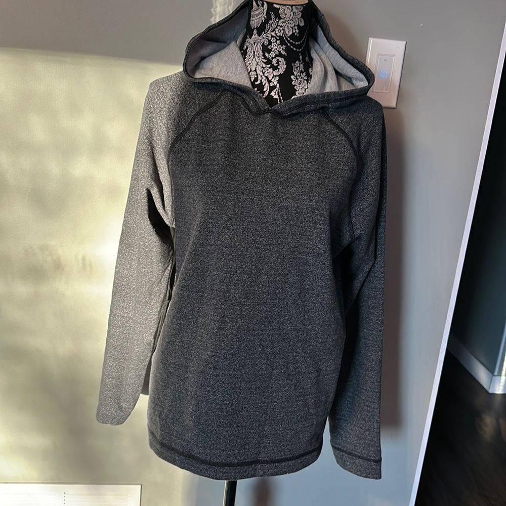 Lululemon size 6 pullover